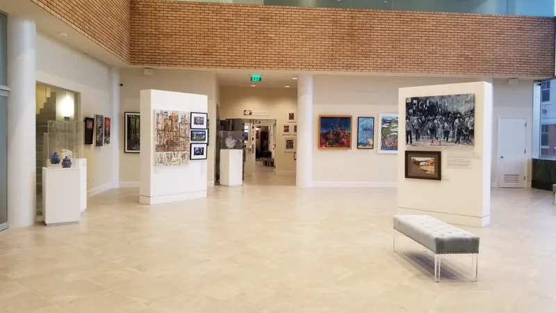 d'art center main gallery