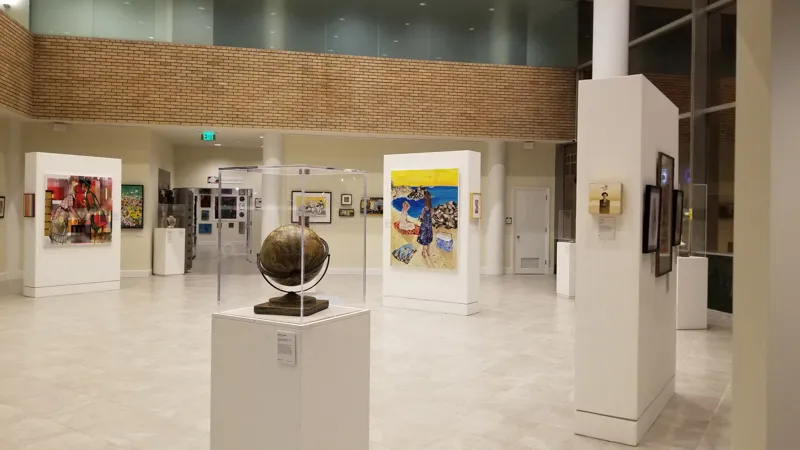 d'art center main gallery
